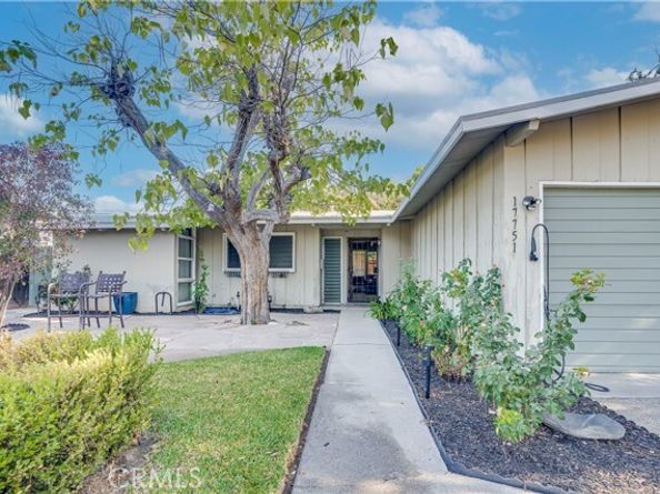 17751 Stagg Street, Reseda (los Angeles) CA 91335