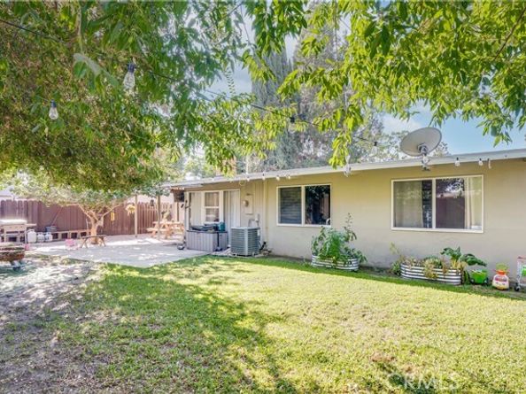 17751 Stagg Street, Reseda (los Angeles) CA 91335