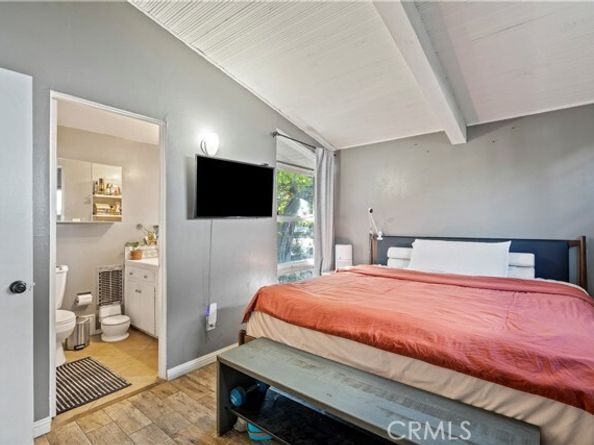 17751 Stagg Street, Reseda (los Angeles) CA 91335