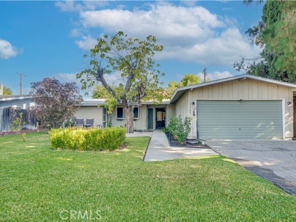 17751 Stagg Street, Reseda (los Angeles) CA 91335
