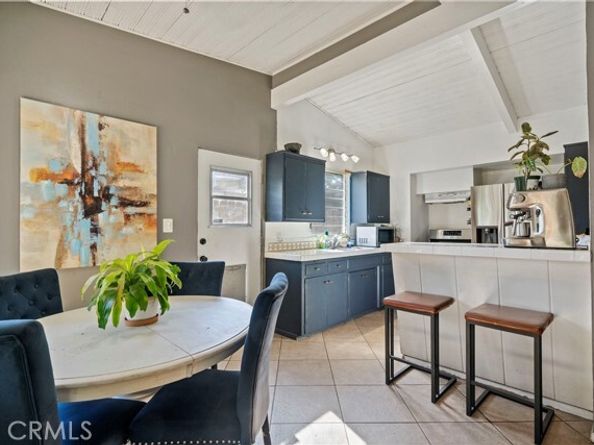 17751 Stagg Street, Reseda (los Angeles) CA 91335