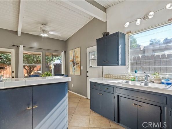 17751 Stagg Street, Reseda (los Angeles) CA 91335