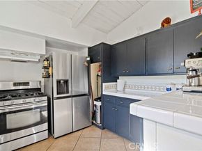 17751 Stagg Street, Reseda (los Angeles) CA 91335