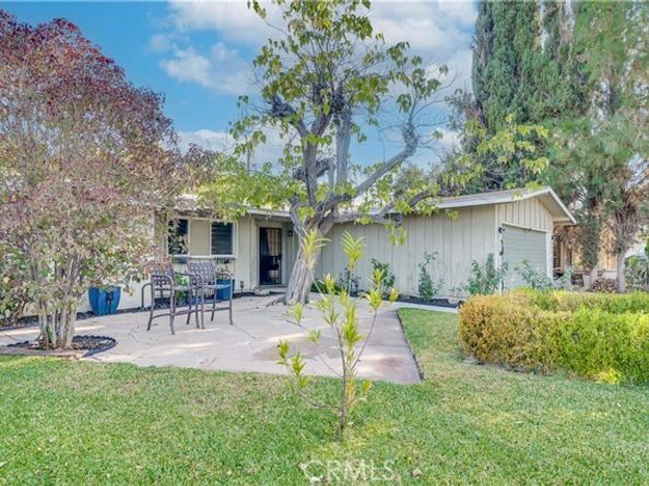 17751 Stagg Street, Reseda (los Angeles) CA 91335