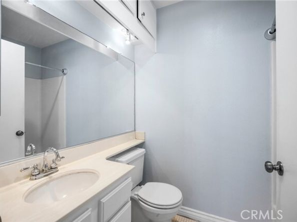 7025 Glade Avenue 11, Canoga Park (los Angeles) CA 91303