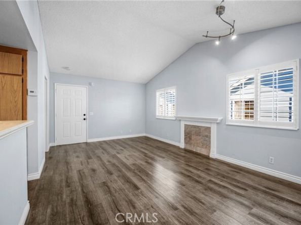 7025 Glade Avenue 11, Canoga Park (los Angeles) CA 91303