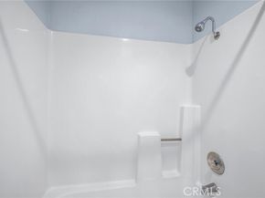 7025 Glade Avenue 11, Canoga Park (los Angeles) CA 91303