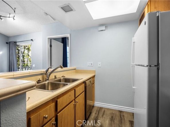 7025 Glade Avenue 11, Canoga Park (los Angeles) CA 91303