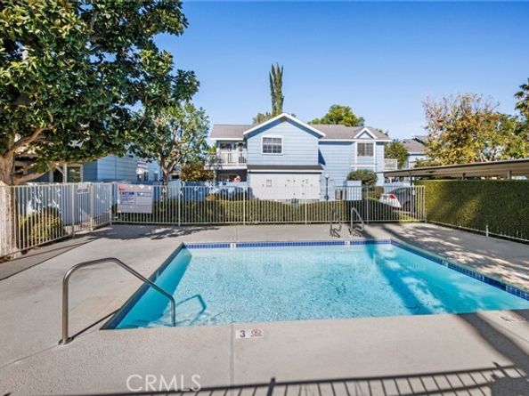 7025 Glade Avenue 11, Canoga Park (los Angeles) CA 91303