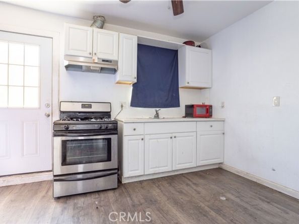 11044 Borden Avenue, Pacoima (los Angeles) CA 91331