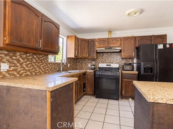 11044 Borden Avenue, Pacoima (los Angeles) CA 91331