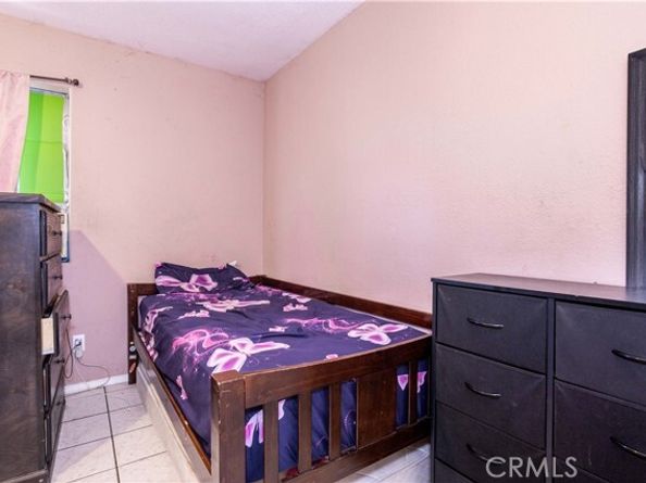 11044 Borden Avenue, Pacoima (los Angeles) CA 91331
