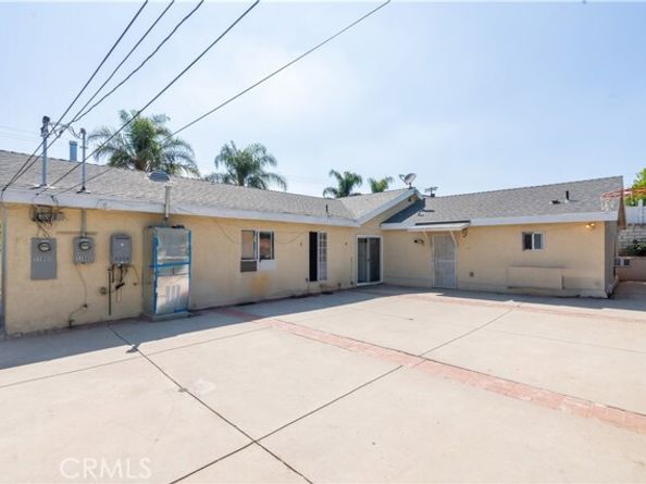 11044 Borden Avenue, Pacoima (los Angeles) CA 91331