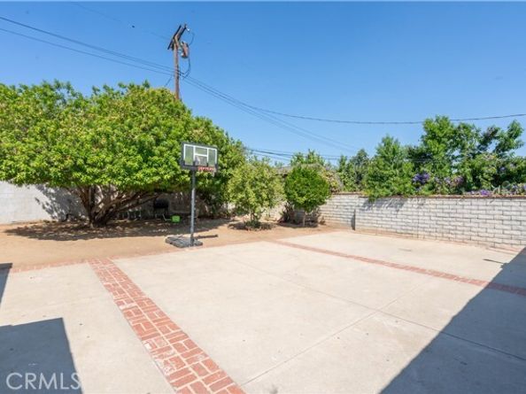 11044 Borden Avenue, Pacoima (los Angeles) CA 91331