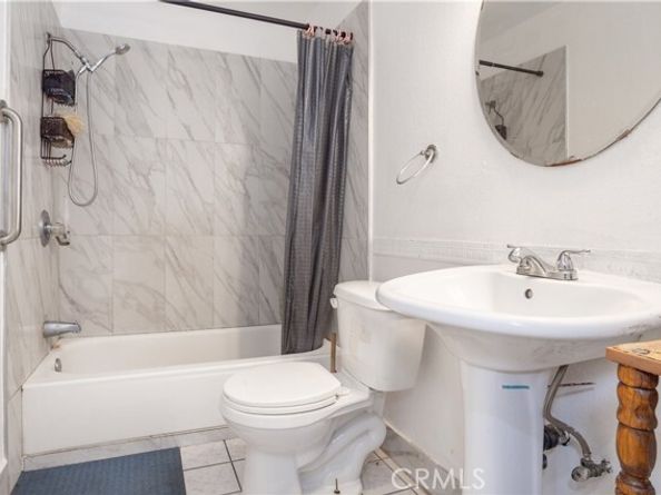 11044 Borden Avenue, Pacoima (los Angeles) CA 91331