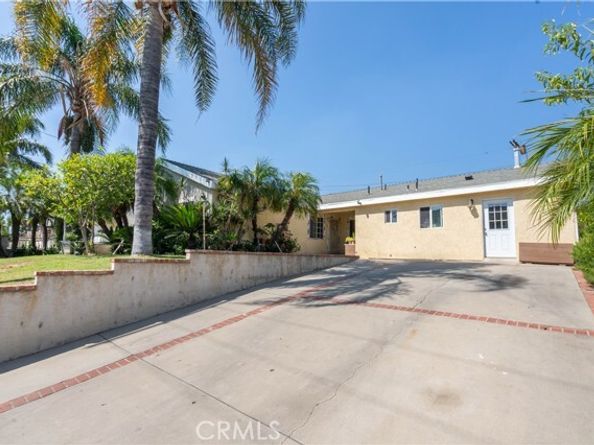 11044 Borden Avenue, Pacoima (los Angeles) CA 91331