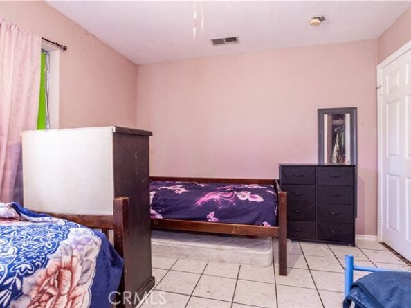11044 Borden Avenue, Pacoima (los Angeles) CA 91331