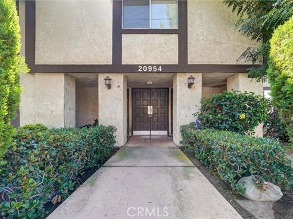 20954 Parthenia 14, Canoga Park (los Angeles) CA 91304