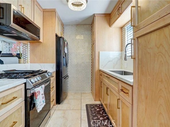 20954 Parthenia 14, Canoga Park (los Angeles) CA 91304