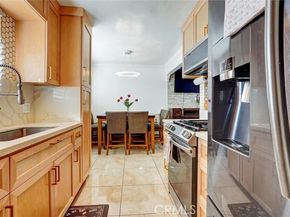 20954 Parthenia 14, Canoga Park (los Angeles) CA 91304