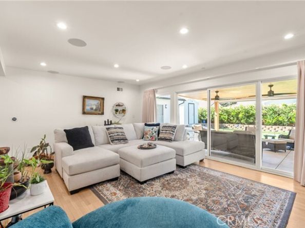 7741 Variel, Canoga Park (los Angeles) CA 91304