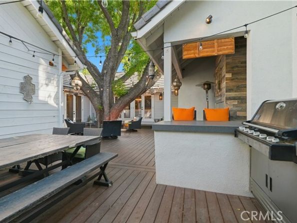 23110 Canzonet St, Woodland Hills (los Angeles) CA 91367