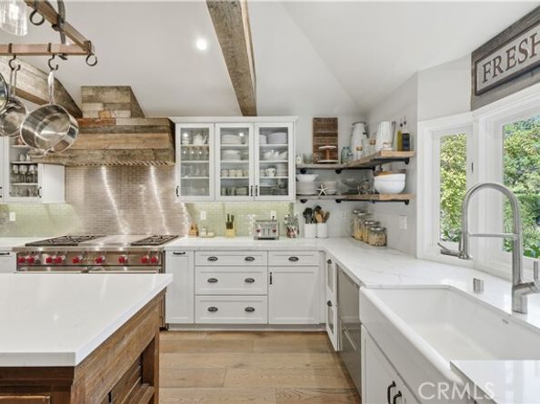 23110 Canzonet St, Woodland Hills (los Angeles) CA 91367