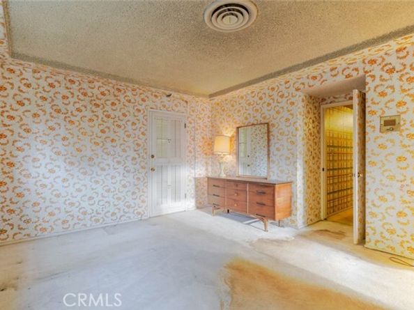 6539 Ventura Canyon Avenue, Van Nuys (los Angeles) CA 91401