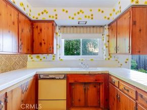 6539 Ventura Canyon Avenue, Van Nuys (los Angeles) CA 91401