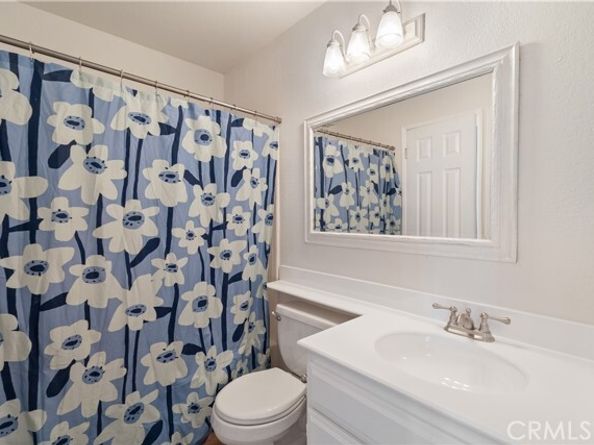 15735 Nordhoff 17, North Hills (los Angeles) CA 91343
