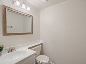 15735 Nordhoff 17, North Hills (los Angeles) CA 91343