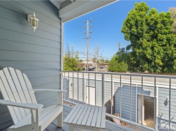 15735 Nordhoff 17, North Hills (los Angeles) CA 91343