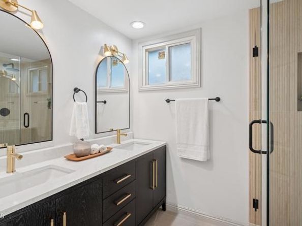 6043 Mary Ellen Avenue, Los Angeles CA 91401