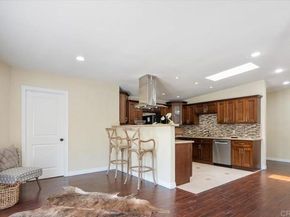 7740 Lindley Avenue, Reseda (los Angeles) CA 91335