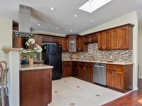 7740 Lindley Avenue, Reseda (los Angeles) CA 91335
