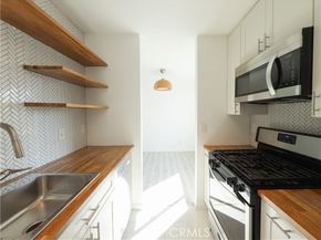 22722 Malaga, Lake Forest (el Toro) CA 92630