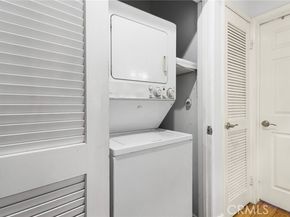 10626 Valley Spring 103, Toluca Lake (los Angeles) CA 91602