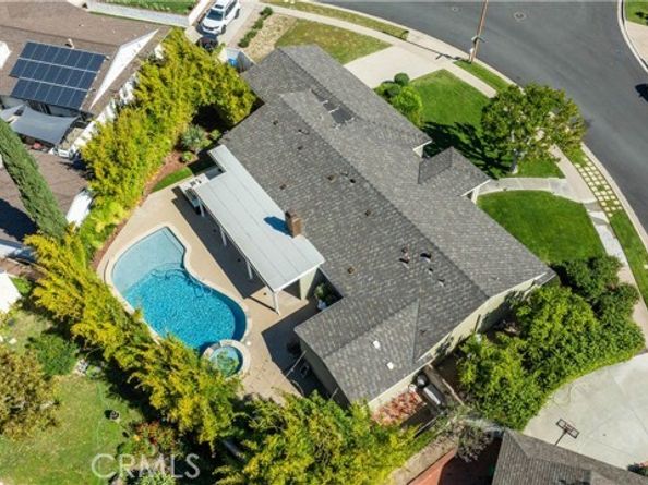 1032 Saint John Place, Tustin CA 92705