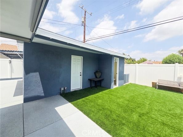 8118 Gentry Avenue, North Hollywood (los Angeles) CA 91605