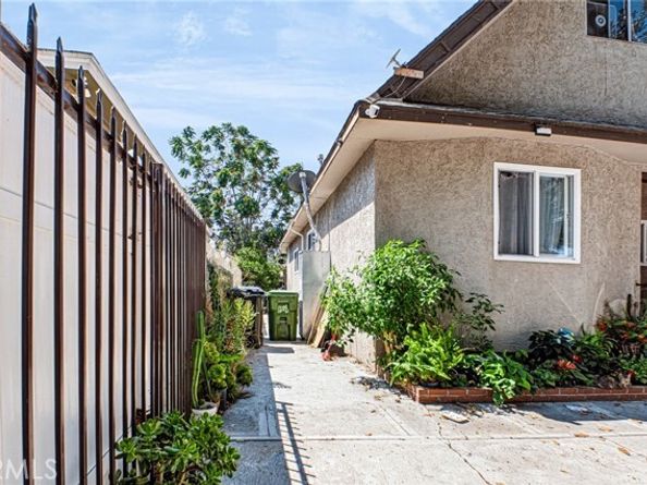 1208 E 34th Street Los Angeles CA, Los Angeles CA 90011