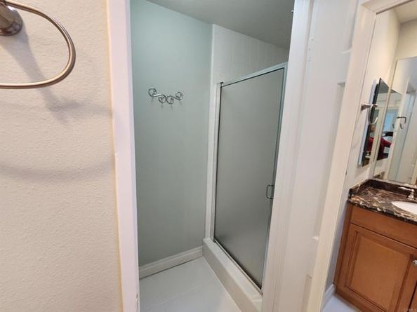 8597 Via Mallorca F, La Jolla (san Diego) CA 92037