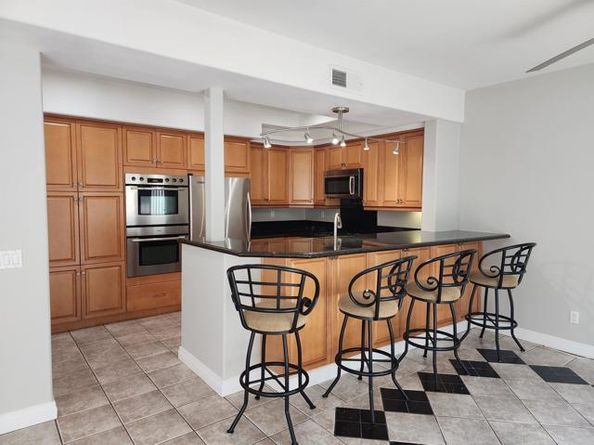 8597 Via Mallorca F, La Jolla (san Diego) CA 92037