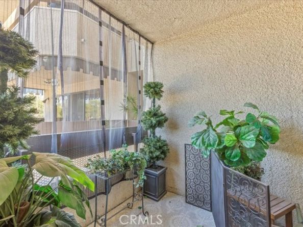 10409 Riverside Drive 204, Toluca Lake (los Angeles) CA 91602