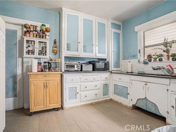 2445 10th Avenue, Oakland CA 94606