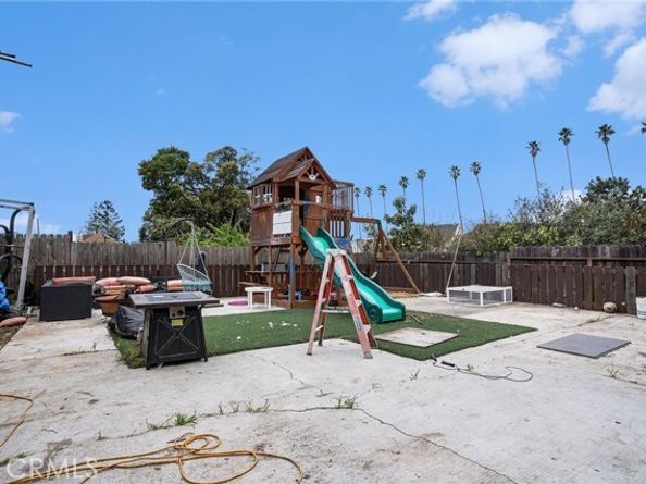 2445 10th Avenue, Oakland CA 94606