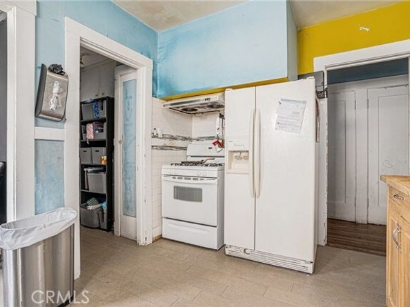 2445 10th Avenue, Oakland CA 94606