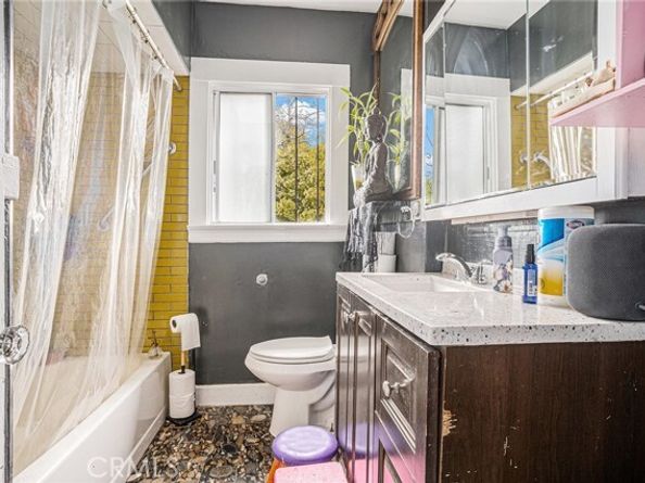 2445 10th Avenue, Oakland CA 94606