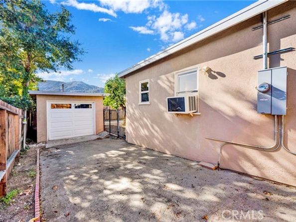 3740 4th, La Crescenta CA 91214