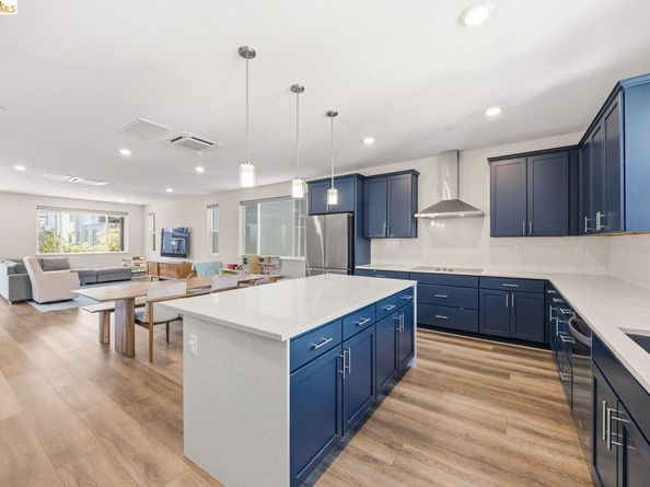 2825 Crusader ST, Alameda CA 94501