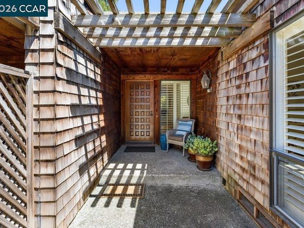 203 Village Gate Rd, Orinda CA 94563